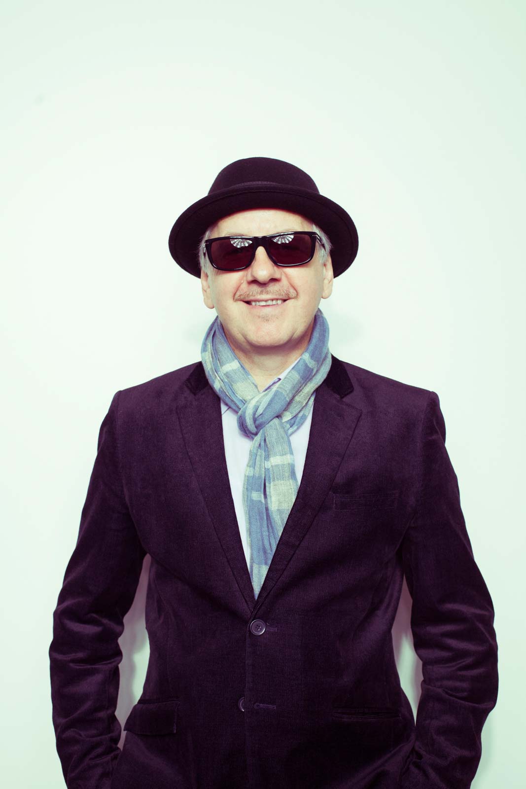 Pianist Bernward Koch Portrait mit Hut und Sonnenbrille